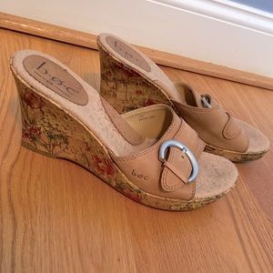 Cute BOC Summer Floral Wedge Sandal, Tan , silver buckle Women’s size 10